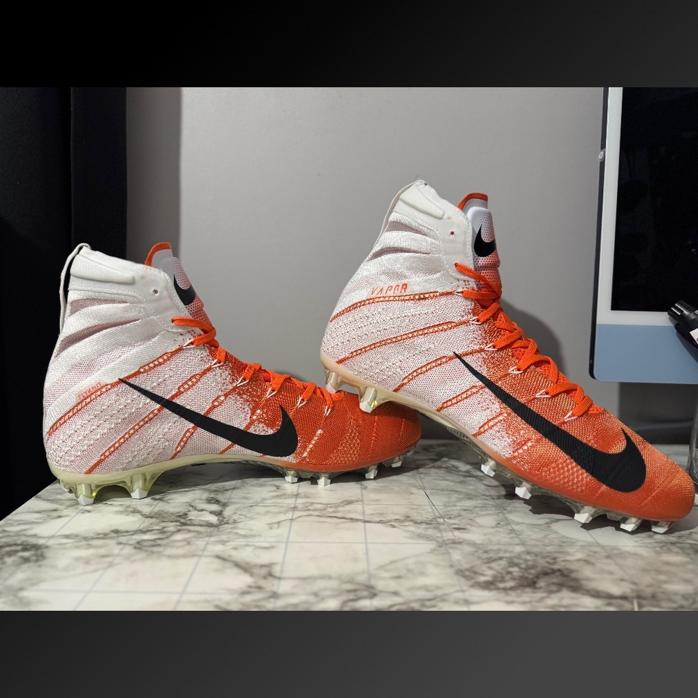 Nike Vapor Untouchable 3 Elite Flyknit Football Cleats AO3006-118 Men’s Size 14